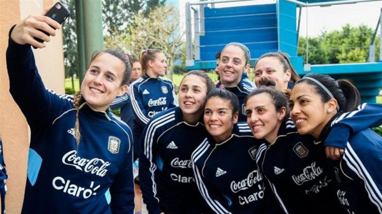 La selección femenina de fútbol sin viáticos