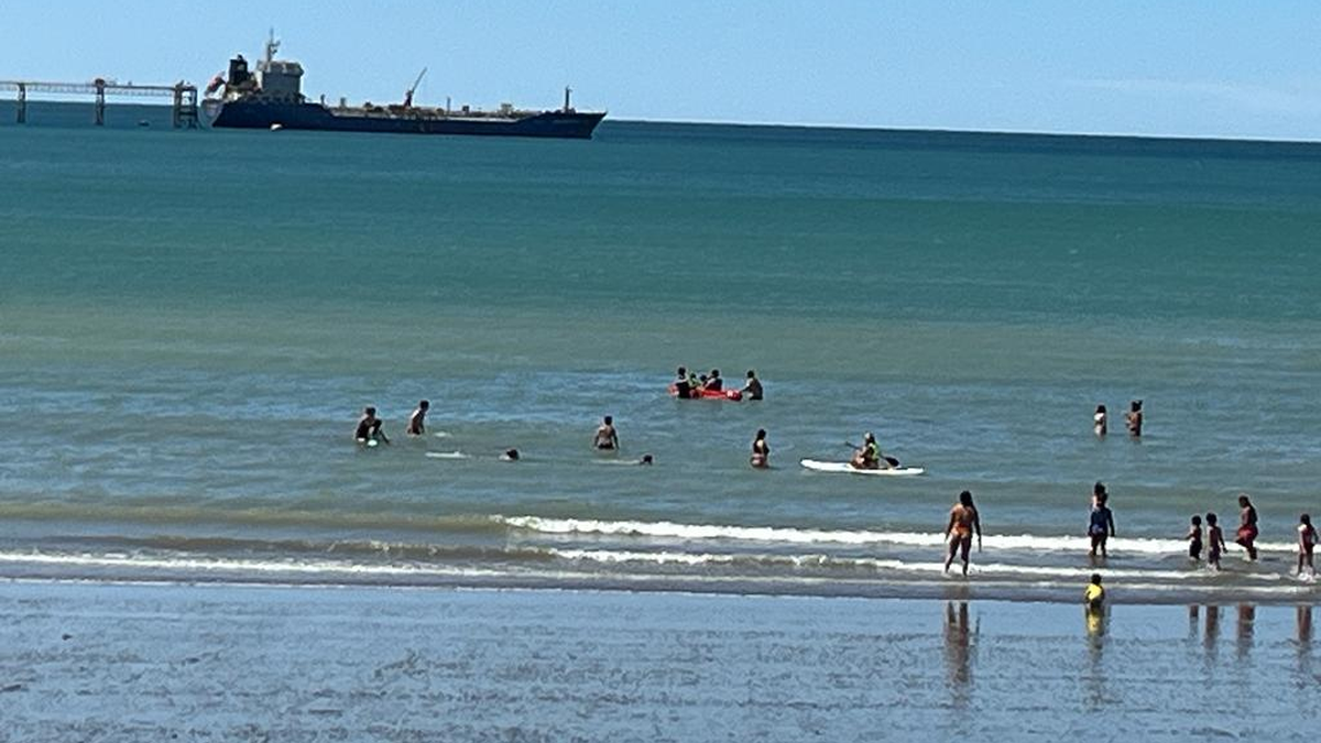 Domingo Con M Xima De Grados Y Cielo Algo Nublado