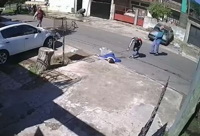 Un Hombre Mat A Otro A Fierrazos