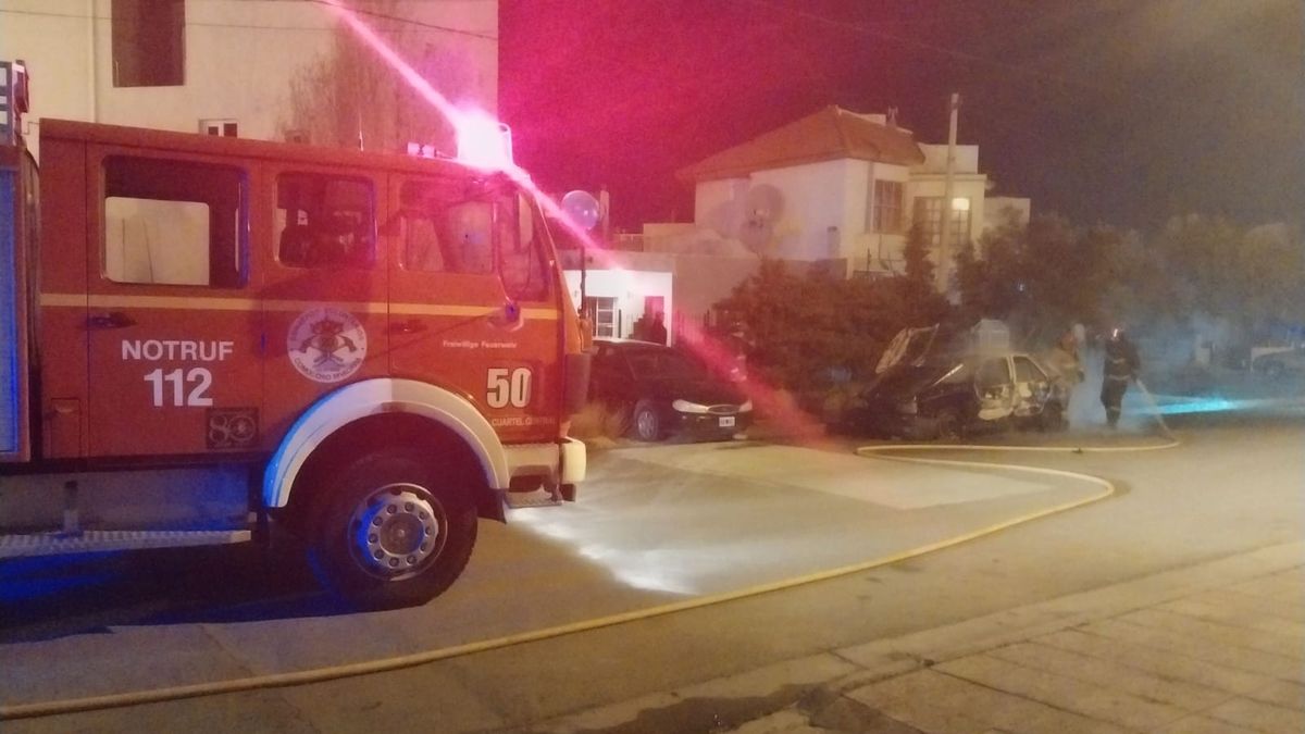 Un Auto Fue Consumido Por El Fuego En Zona Sur