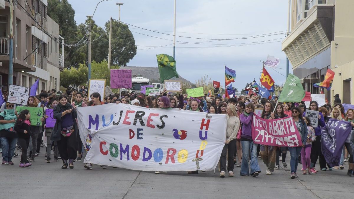 M S De Mil Personas Marcharon En La Ciudad Para Conmemorar El D A De La