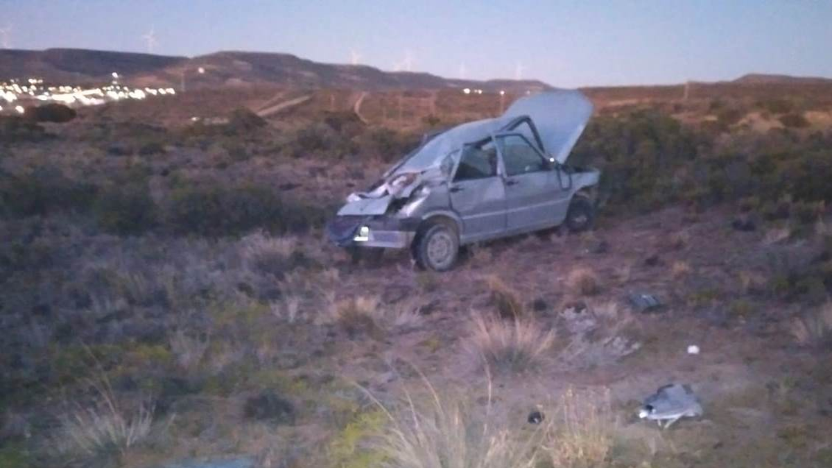 Conductor Lesionado Al Volcar Auto En La Ruta