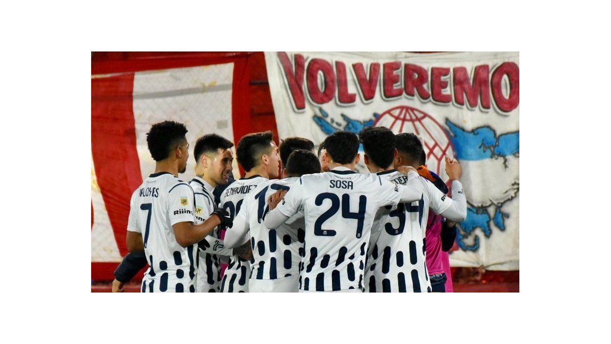 Talleres le ganó a Huracán y postergó el festejo de River