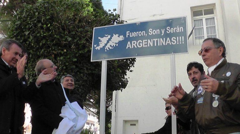 Los vehículos municipales llevarán la leyenda Las Malvinas son argentinas