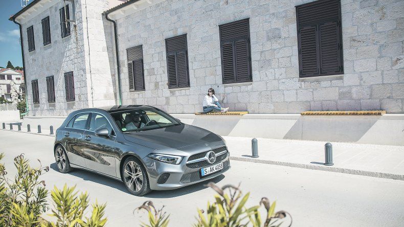   Mercedes-Benz Clbad A: Premium compact 