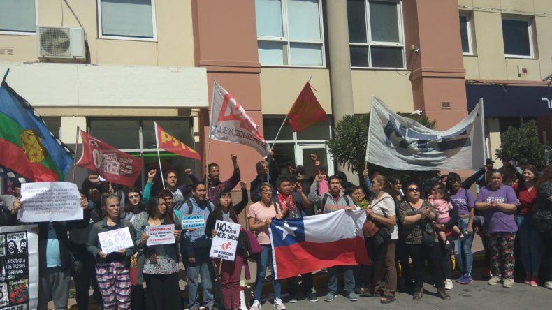 In Comodoro, they expressed their support for the Chilean people