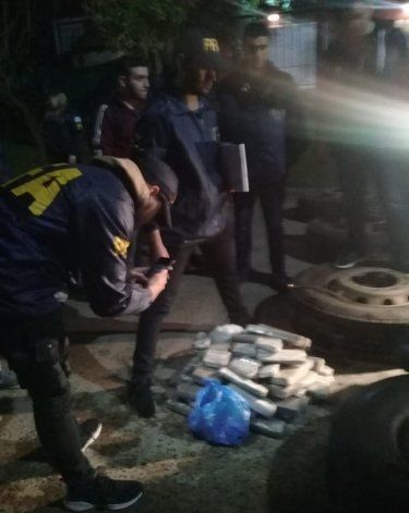 Secuestraron droga destinada a Caleta Olivia que traían de Paraguay oculta en neumáticos - El Patagónico
