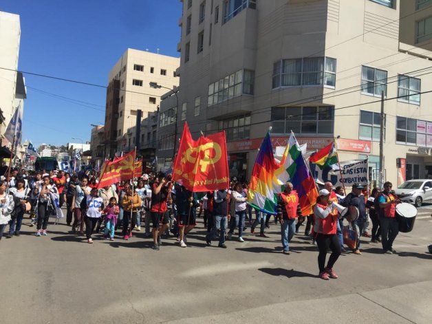 Movilización en Comodoro en repudio a la crisis en Bolivia - El Patagónico