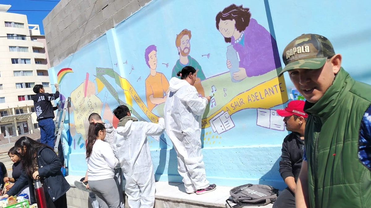 La salud mental tomó forma de mural en el Hospital Regional