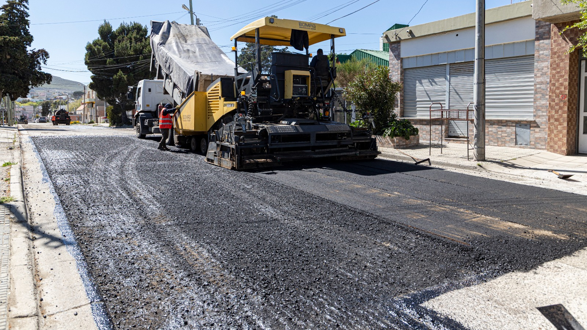 Reparan calles en los barrios 9 de Julio y 13 de Diciembre