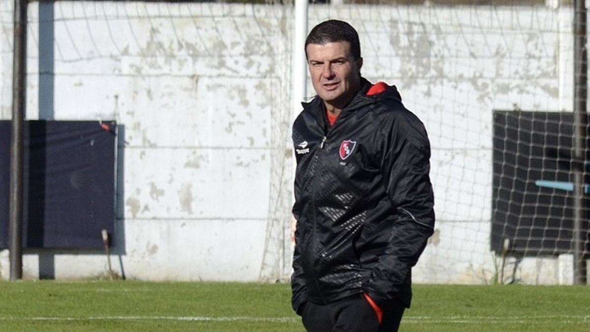 Newells rechazó la renuncia de Gustavo Raggio