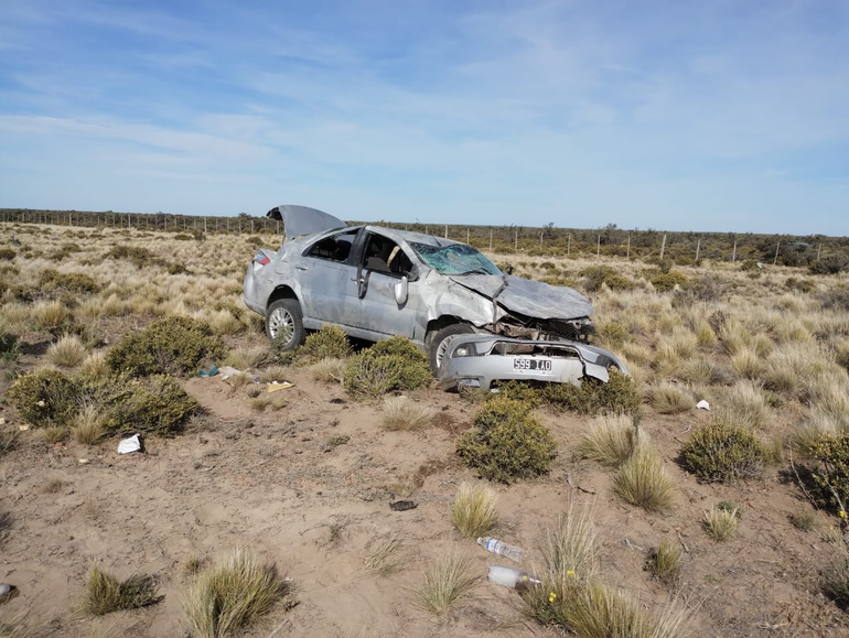 Una pareja volcó en la Ruta 3, camino a Trelew