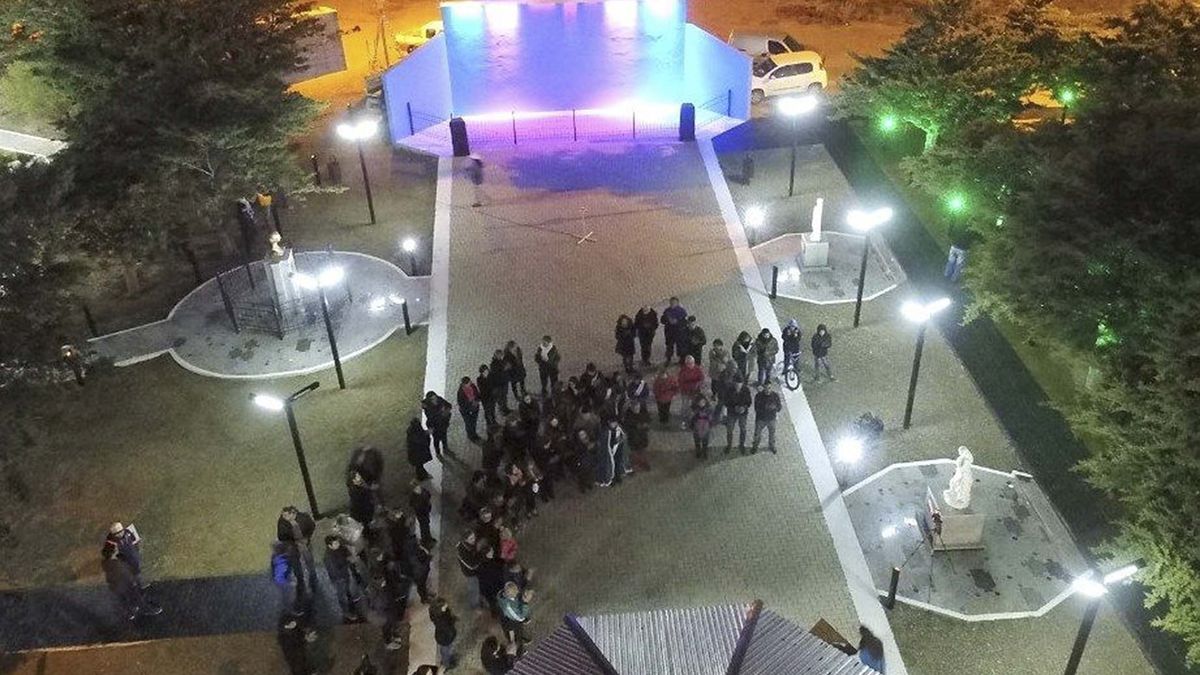 Inauguraron nueva luminaria en la Plaza de la Mujer de Cañadón Seco