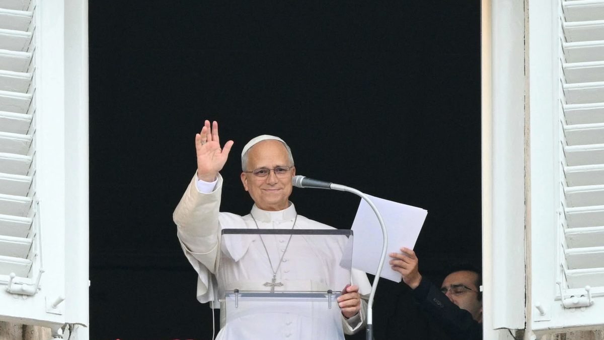 El papa rezó el Ángelus en su reaparición pública