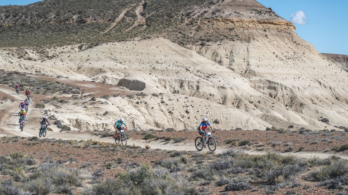 Ciclistas se preparan para la Vuelta Ballenas en Puerto Madryn
