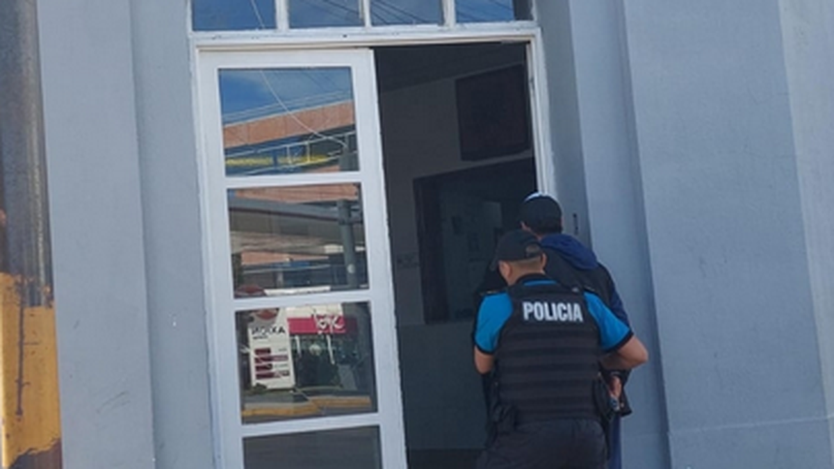 Detienen a un hombre con pedido de captura durante controles en Plaza ...