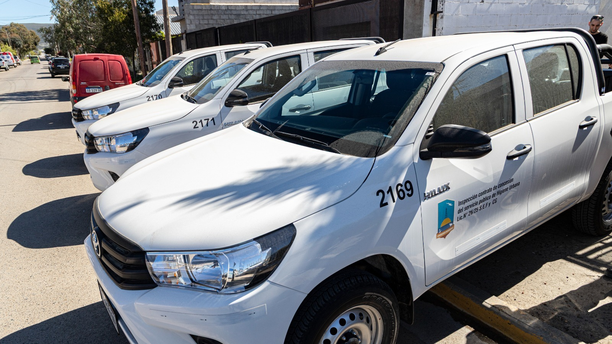 Suman tres camionetas para fiscalizar escombreras