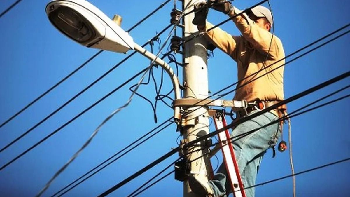 Dos Hombres Detenidos Por Intentar Robar Energía Eléctrica 6190