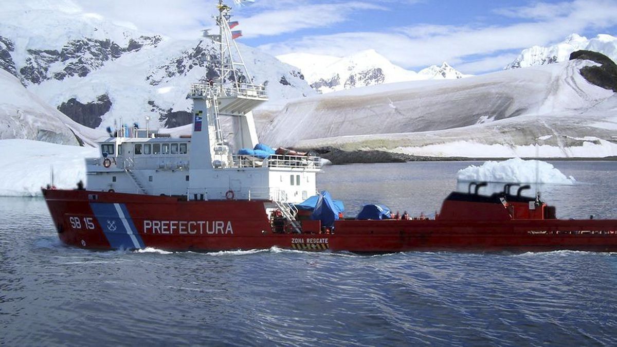 El estado del mar dificulta la búsqueda del casco del Rigel