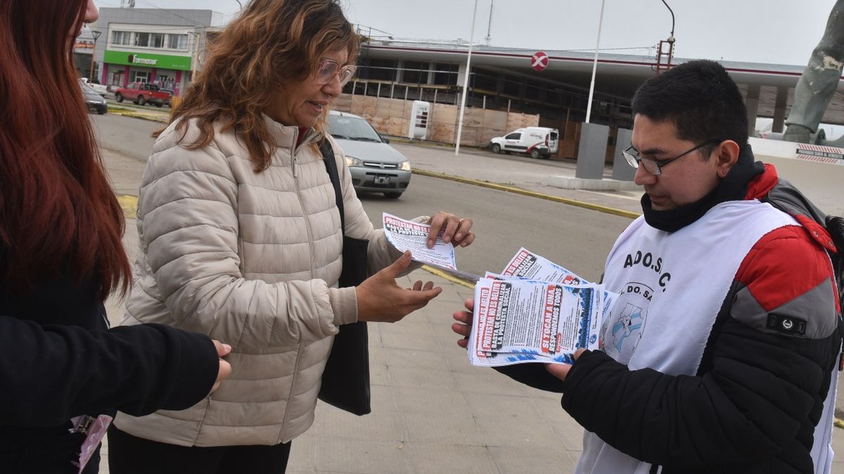 Paro docente y repudio por el procesamiento de una dirigente