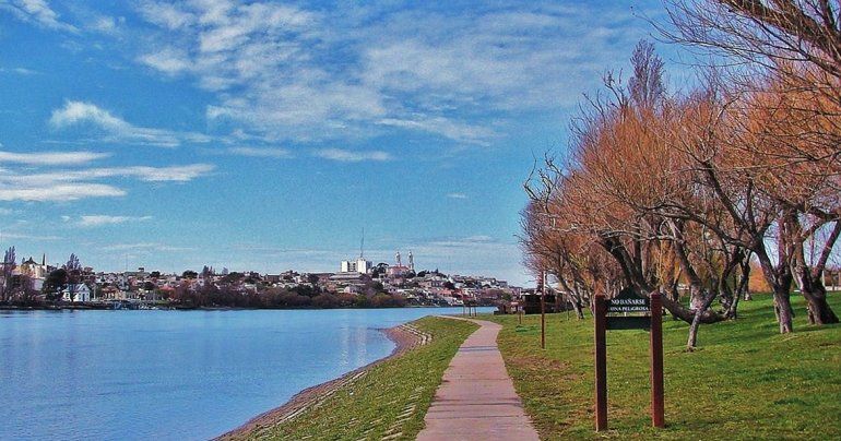 Visita el Reloj de Sol en la Costanera de Viedma