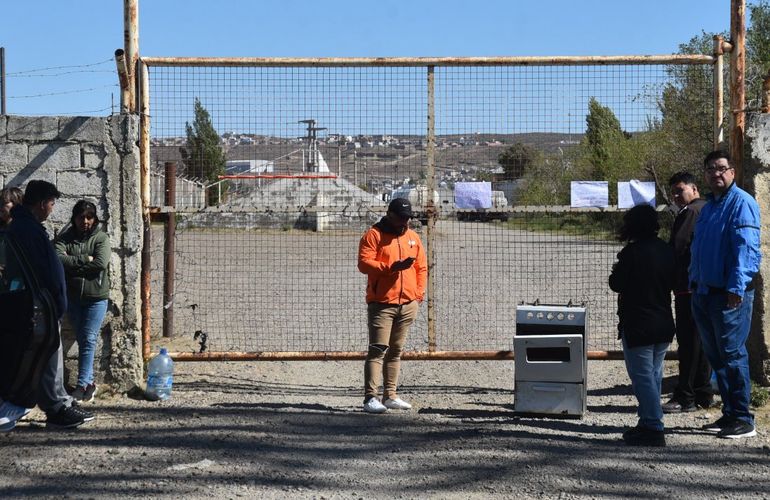 Indignados por escasez de agua  bloquean cargaderos de camiones