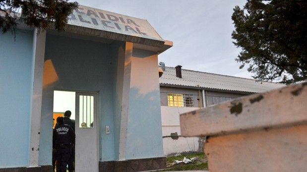 Presos en comisarías: ¿Cómo viven las personas detenidas en Comodoro?