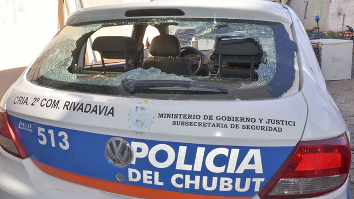 Destrozan A Pedradas Un Patrullero En El Pietrobelli