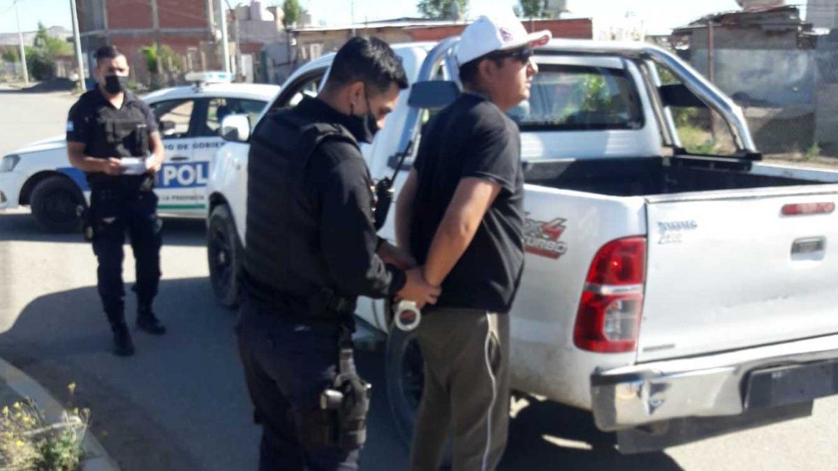 Detienen en Kilómetro 8 a un hombre con pedido de captura