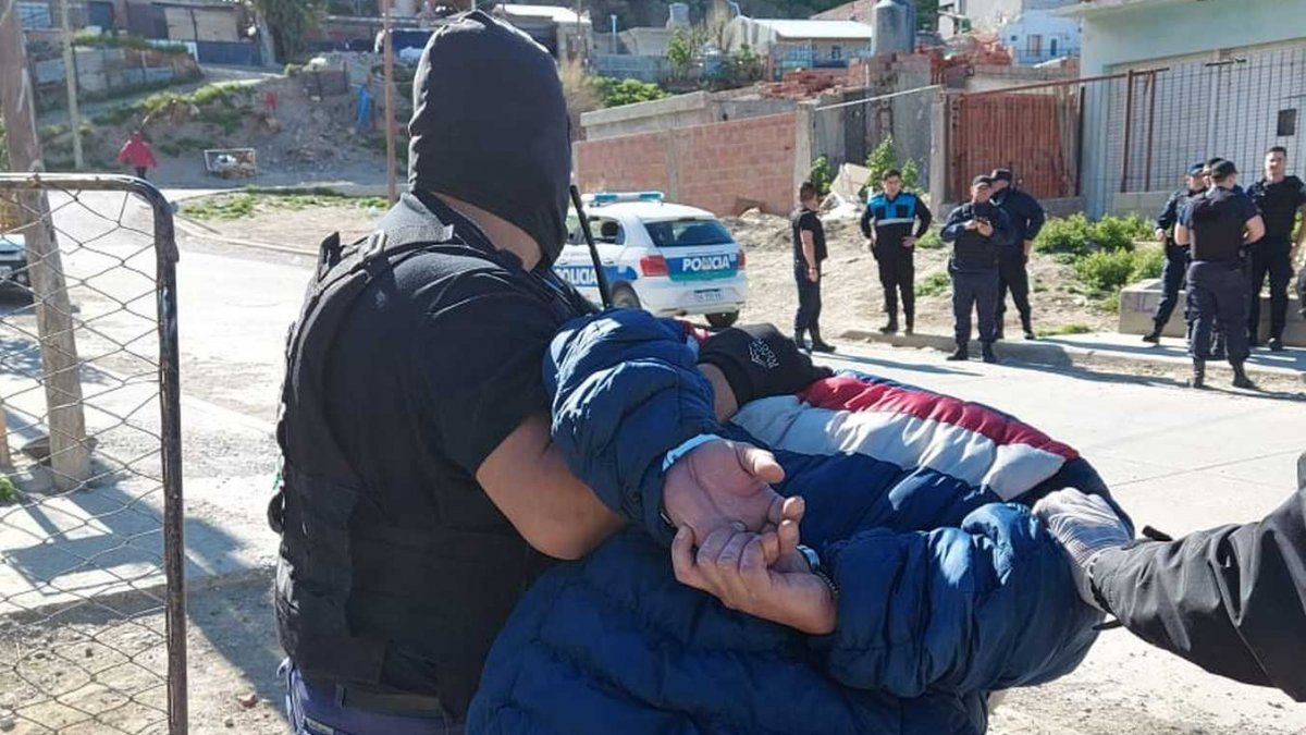 Detuvieron a dos hombres por el secuestro de un joven