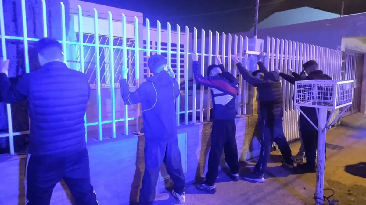 Estudiantes enfrentados en el Pueyrredón: secuestraron un revólver y un cuchillo