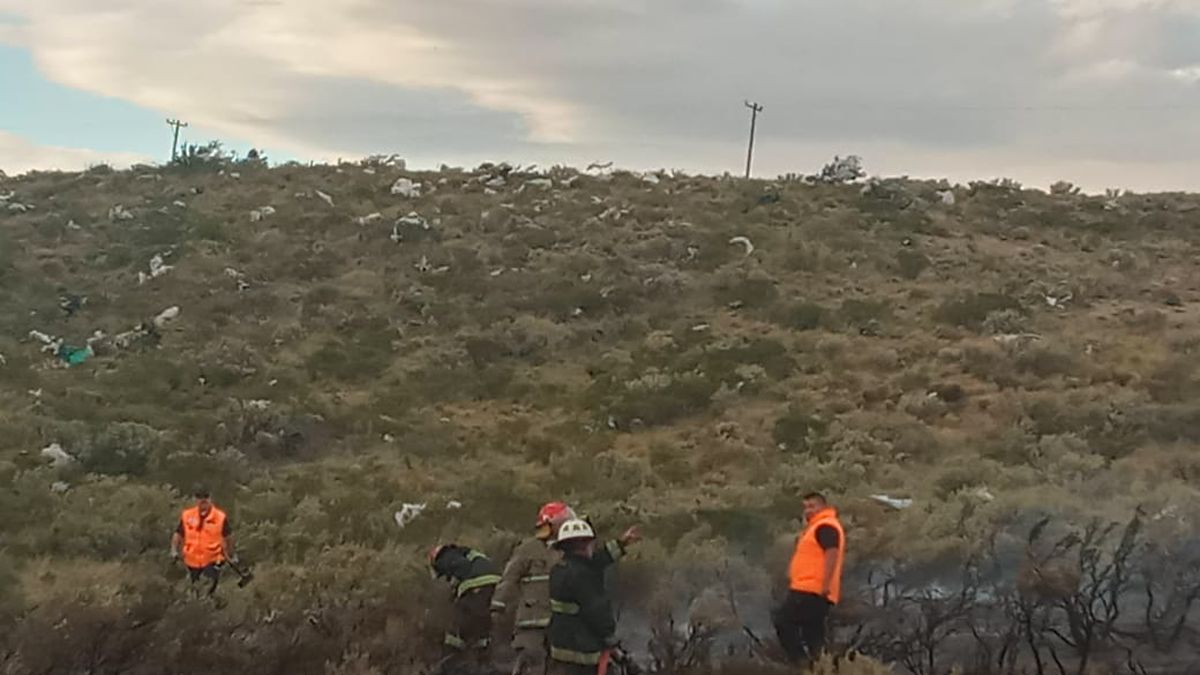 Incendio De Pastizales En El Barrio Industrial