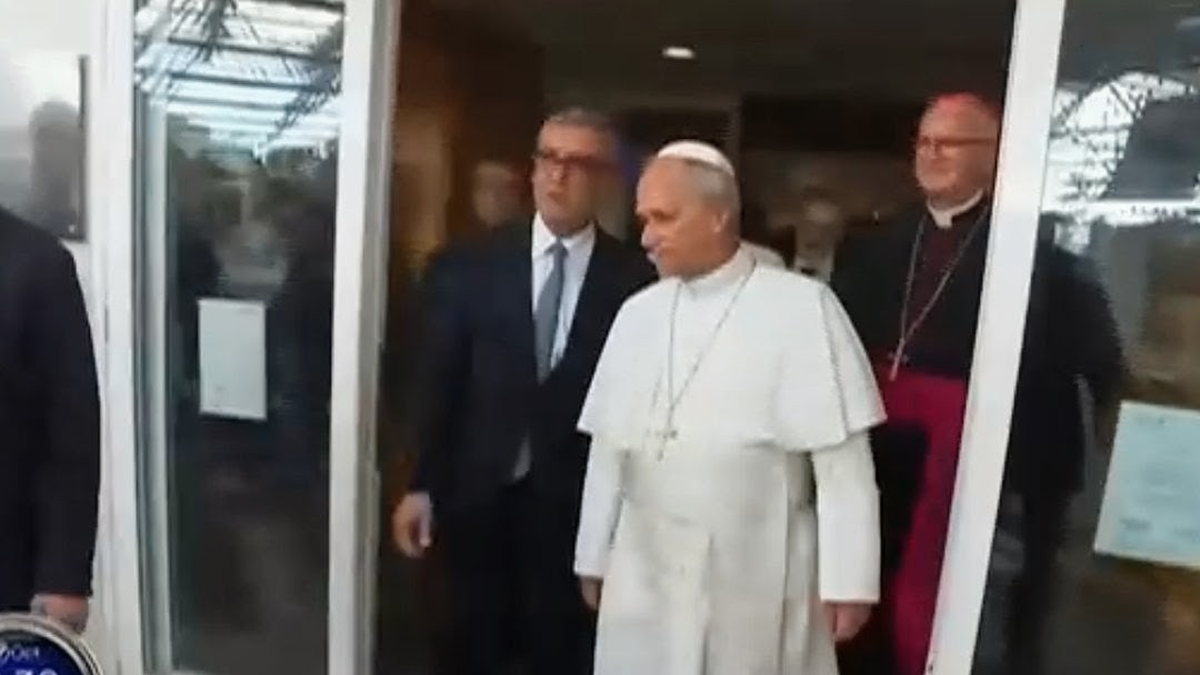 El papa recibió el alta tras haber sido operado de cáncer